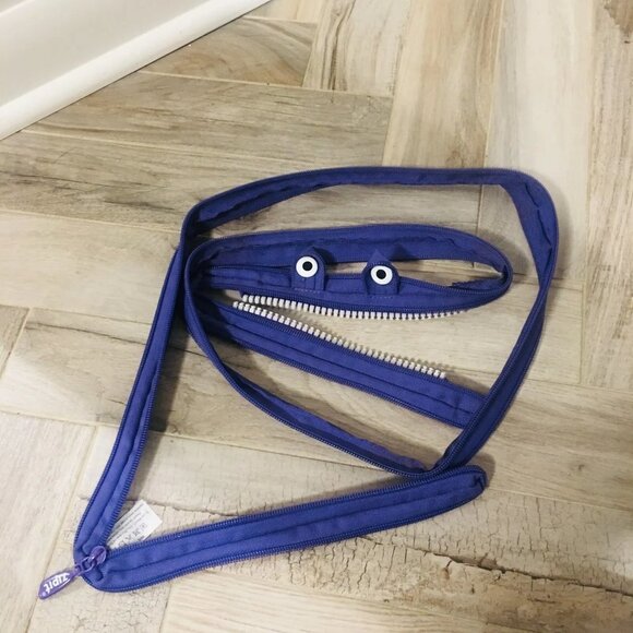 ZIPIT Wildlings Purple Nylon Unravelling Zipper Pencil Case White Teeth & Eyes - Picture 6 of 6